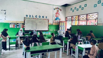 PEMERIKSAAN KESEHATAN ANAK SEKOLAH KELAS 1-3 DI SDN 59 NOLING