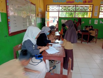 PEMERIKSAAN KESEHATAN ANAK SEKOLAH KELAS 1-3 DI SDN 59 NOLING